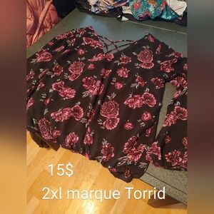 Torrid Women's Black and Pink Floral Top
